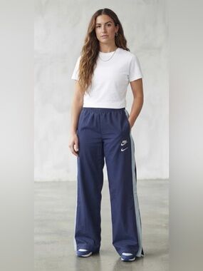 Nike Women's Blue Loose Fit Mid Rise Full Length Wide Leg Nylon Pants Size L NWT